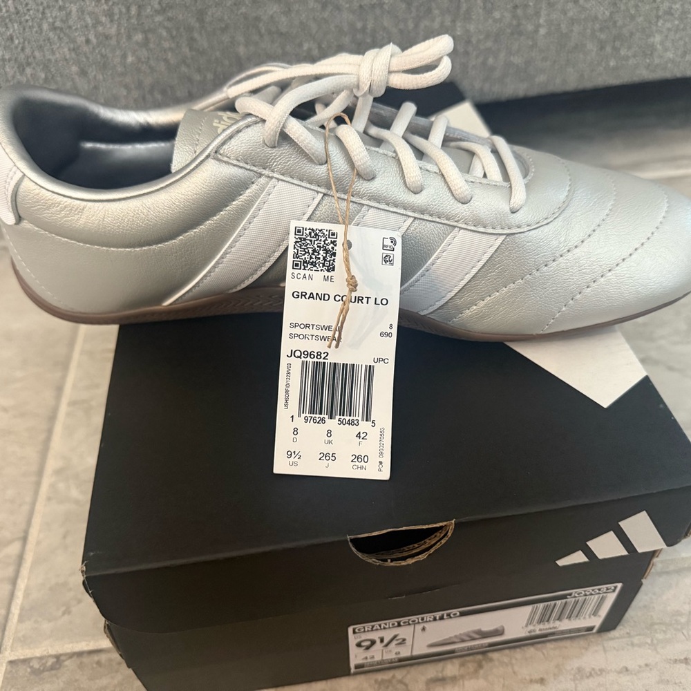 adidas Grand Court Lo womenen's Silver/White Sneakers